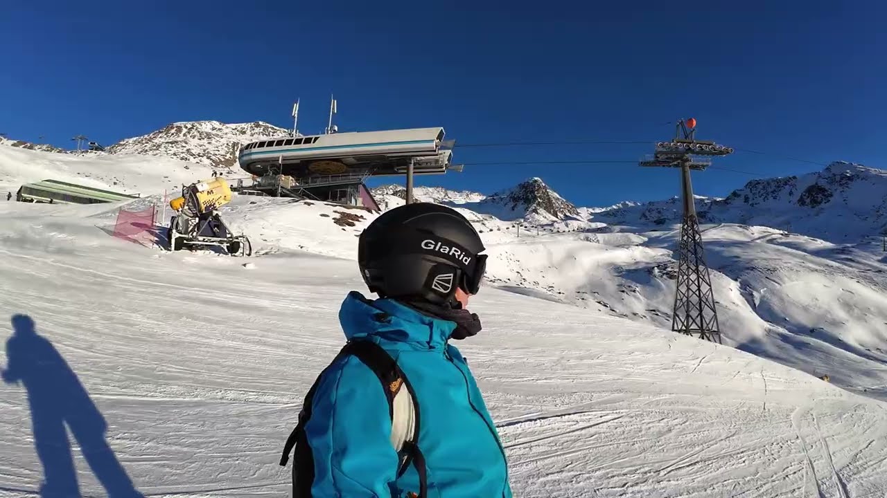 rasante Talabfahrt in den Sonnenuntergang im Skigebiet Hochgurgl im Ötztal
