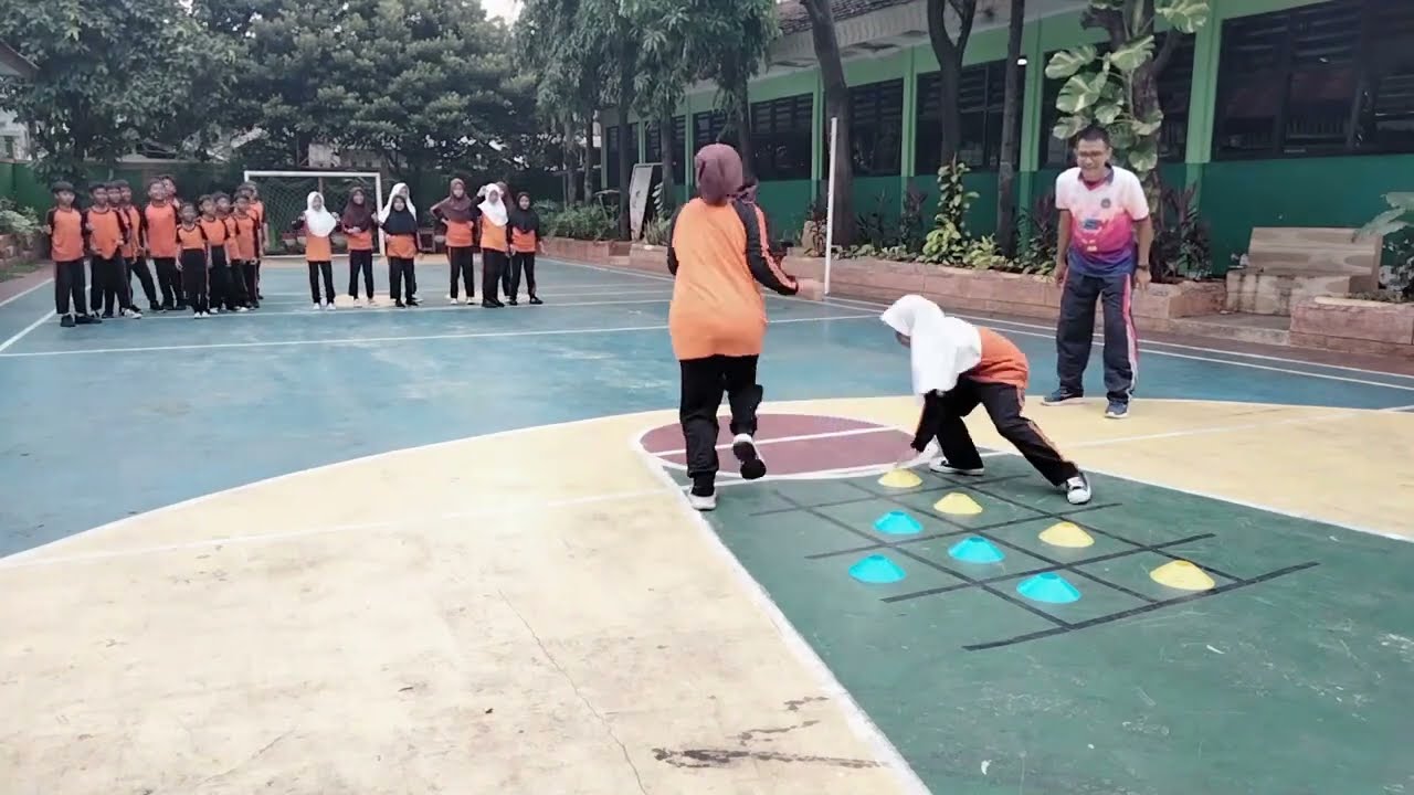 Literacy In Action (Memindahkan Literasi Ke Lapangan Dan Menanamkan Karakter Melalui Gerakan)