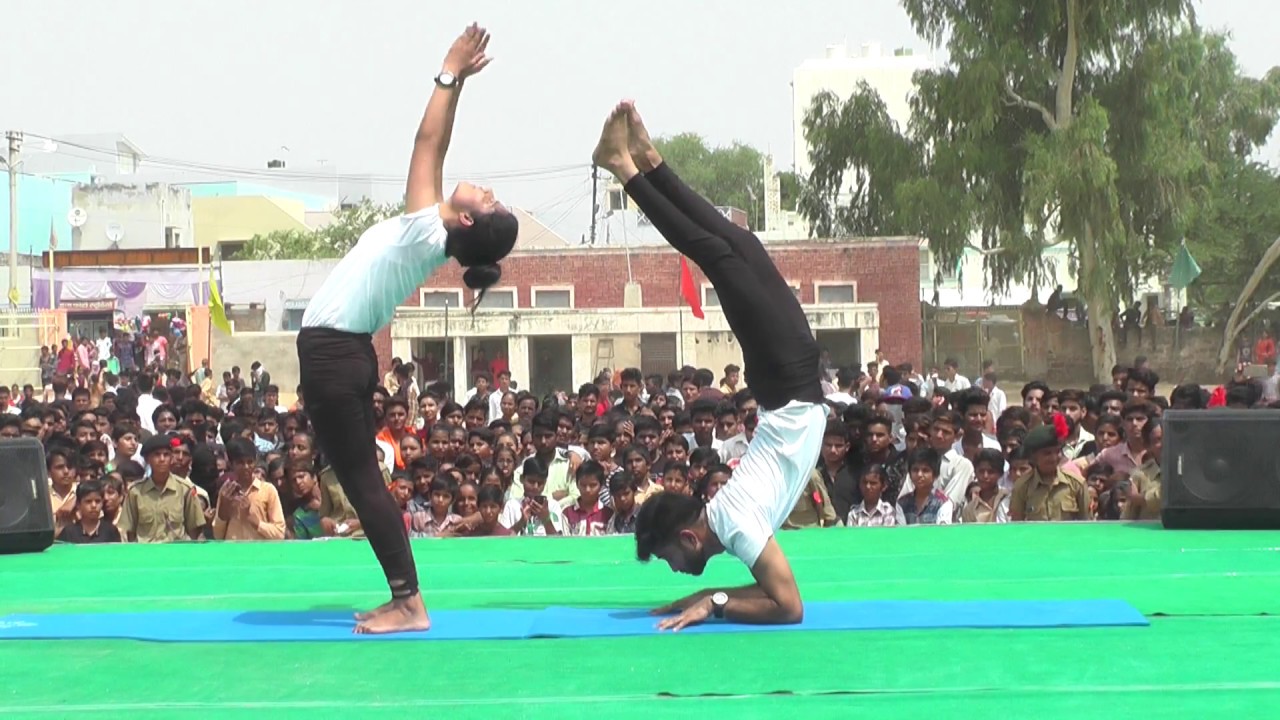 Yoga Demonstration | Independence Day | 15th August | Acro yoga | Siddhi Pareek and Naveen Soni