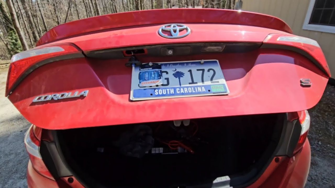 Как заменить подсветку номерного знака на Toyota Corolla 2014 года.