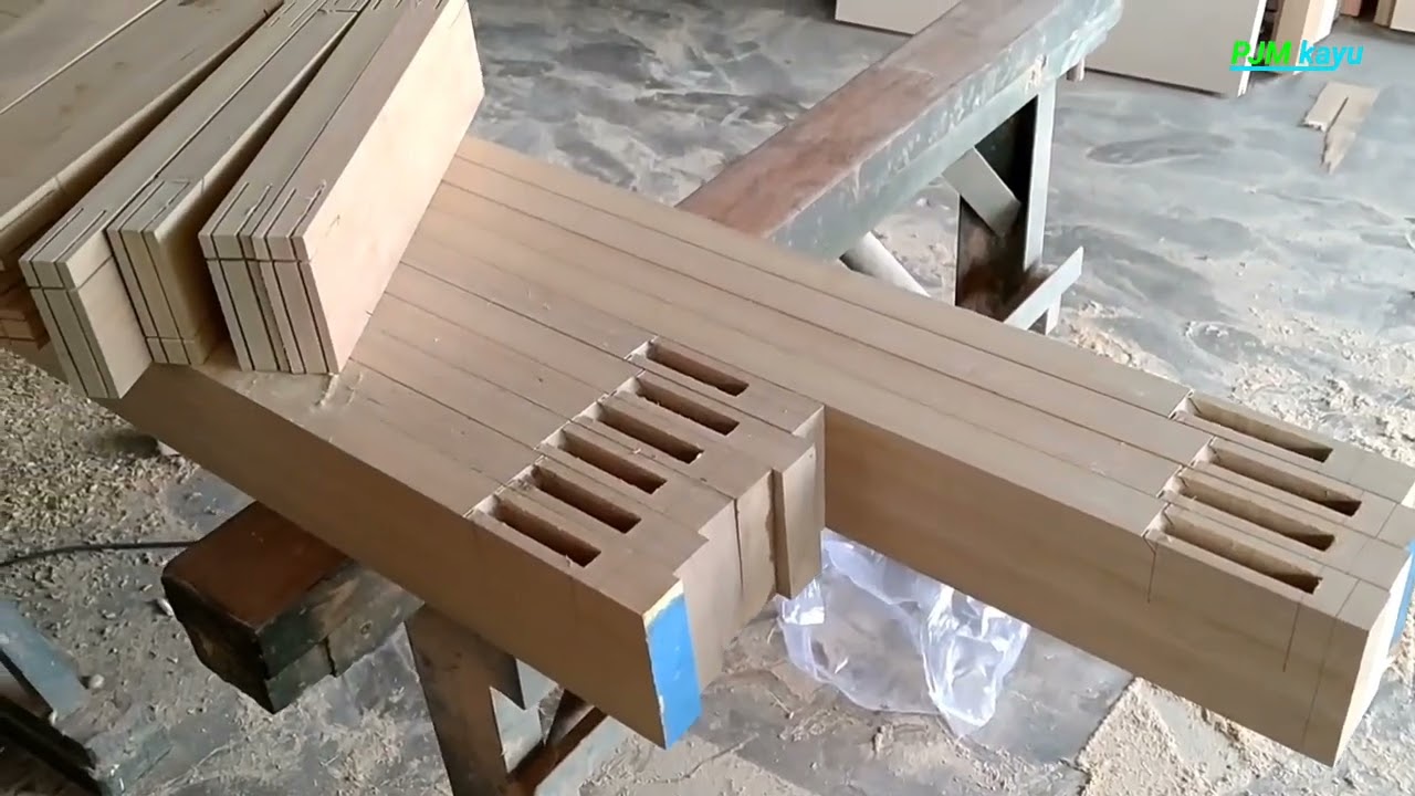 cara tukang kayu membuat jendela yg umum di kerjakan dan di pesan oleh pelanggan