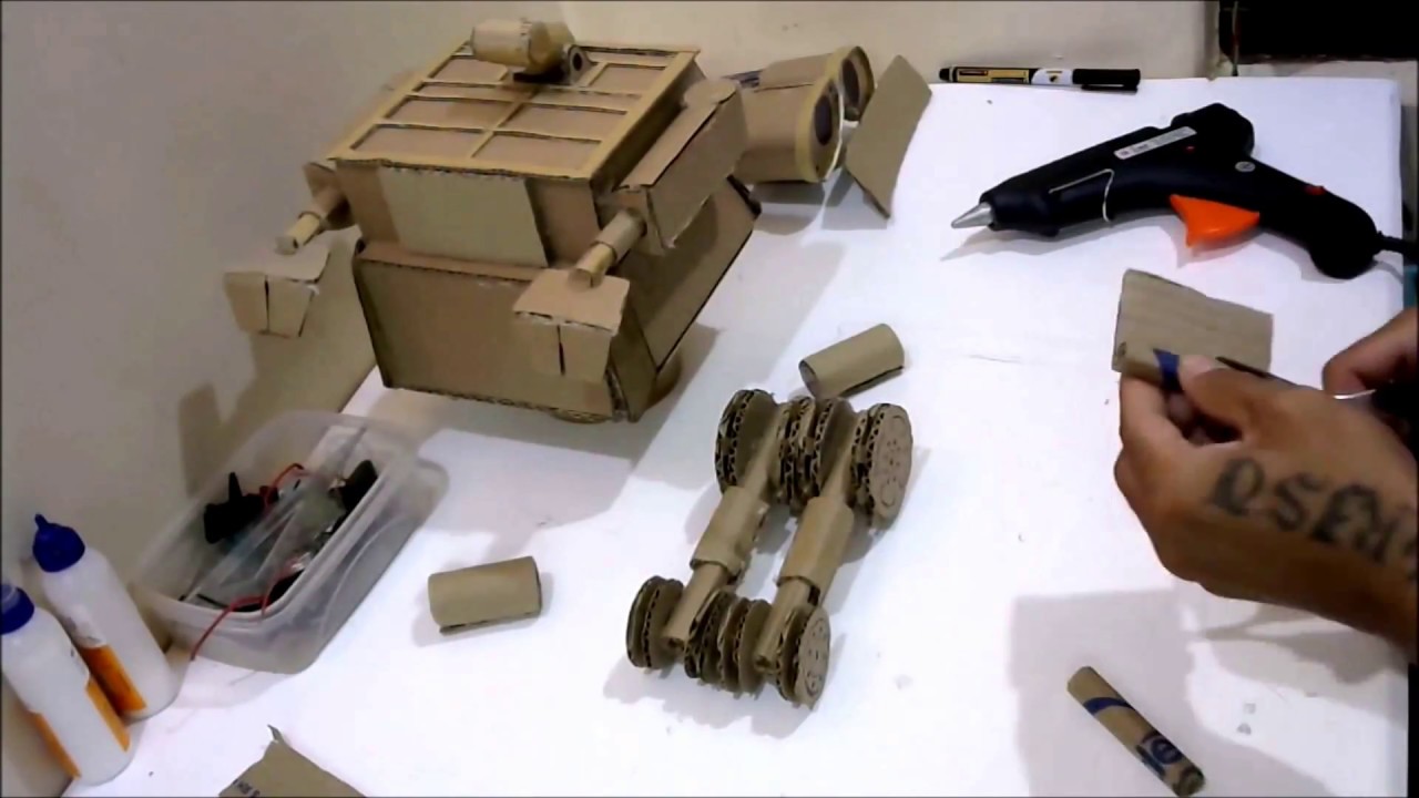 WALL-E: Awesome cardboard build
