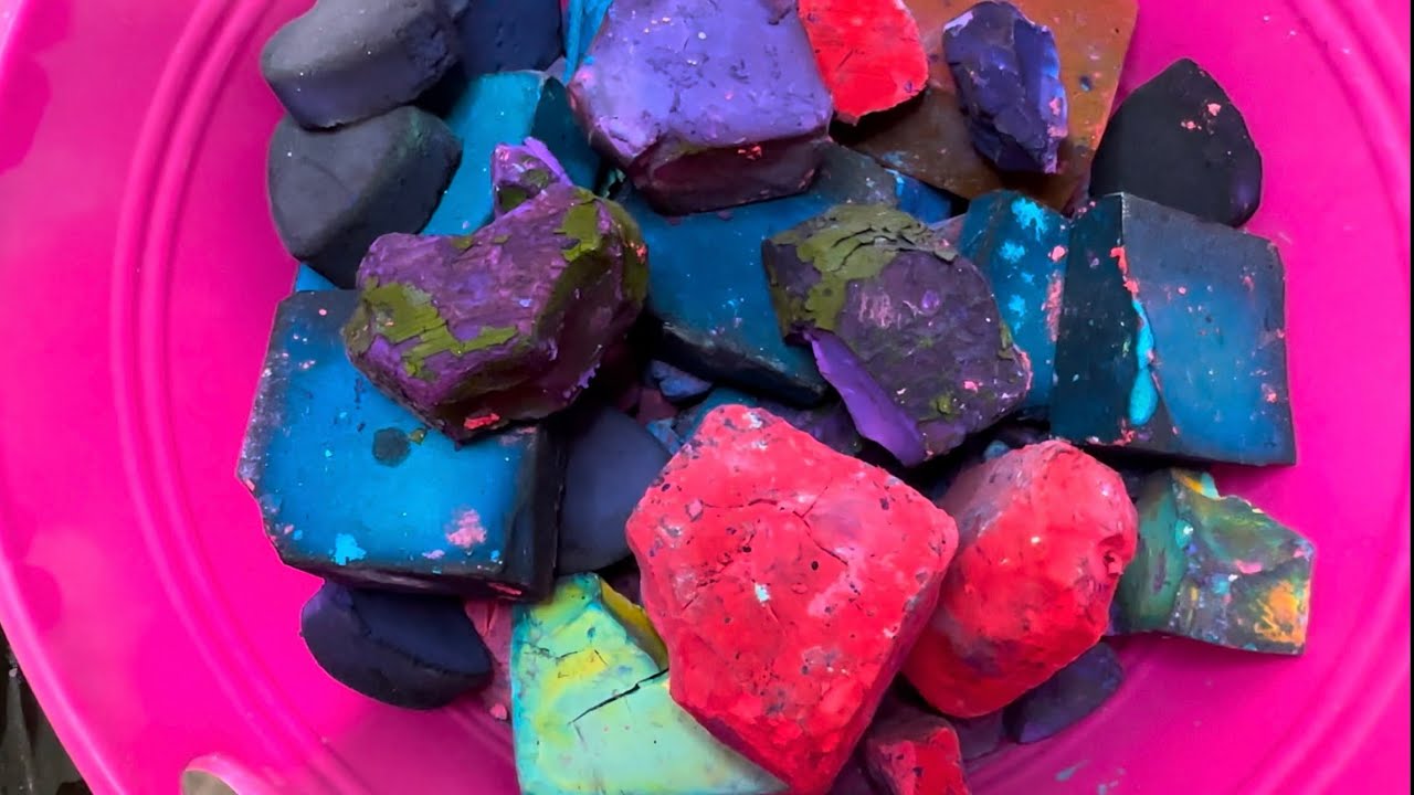 Big bucket of dyed gym chalk!!