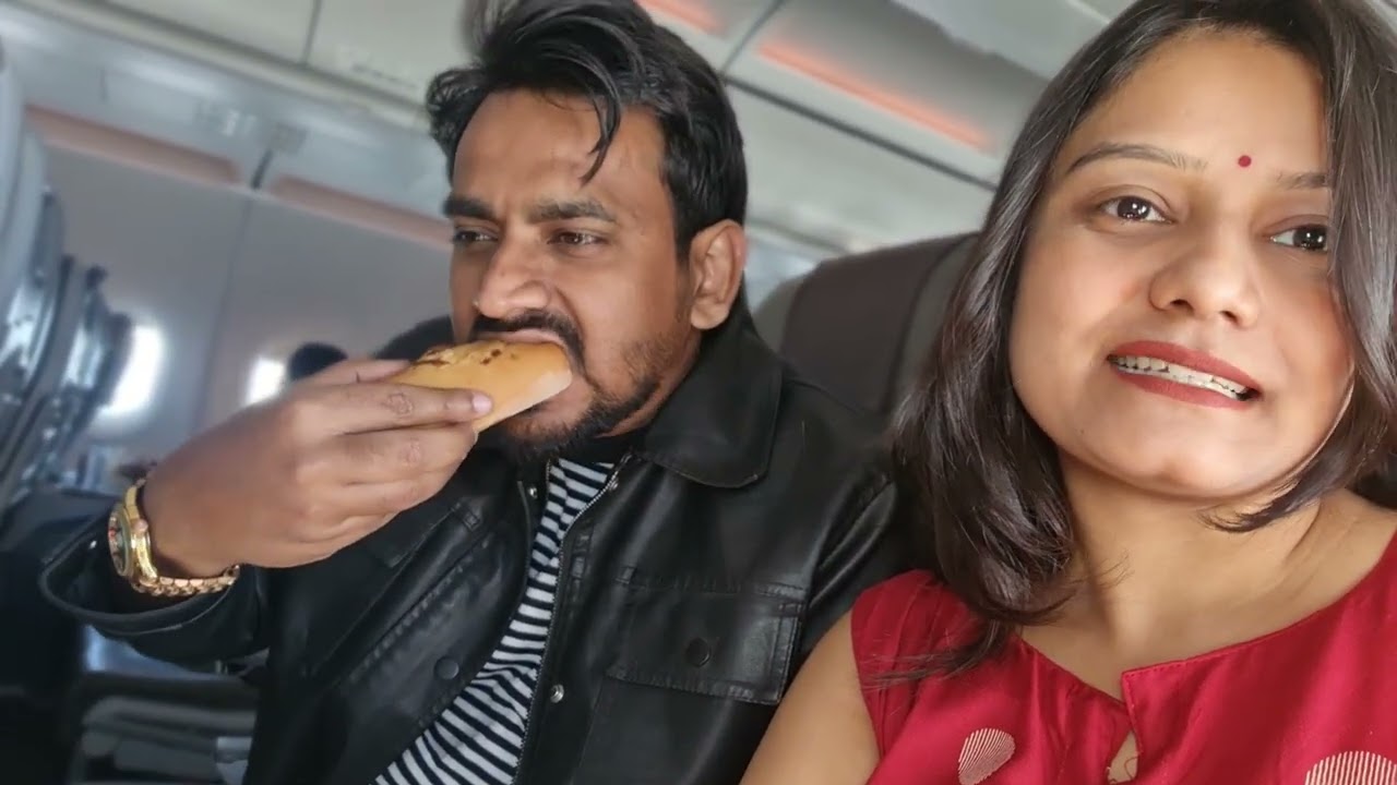 Air india ki flight ka breakfast || flight mein ki majedar vlogging #sauravjoshivlogs #minivlog 