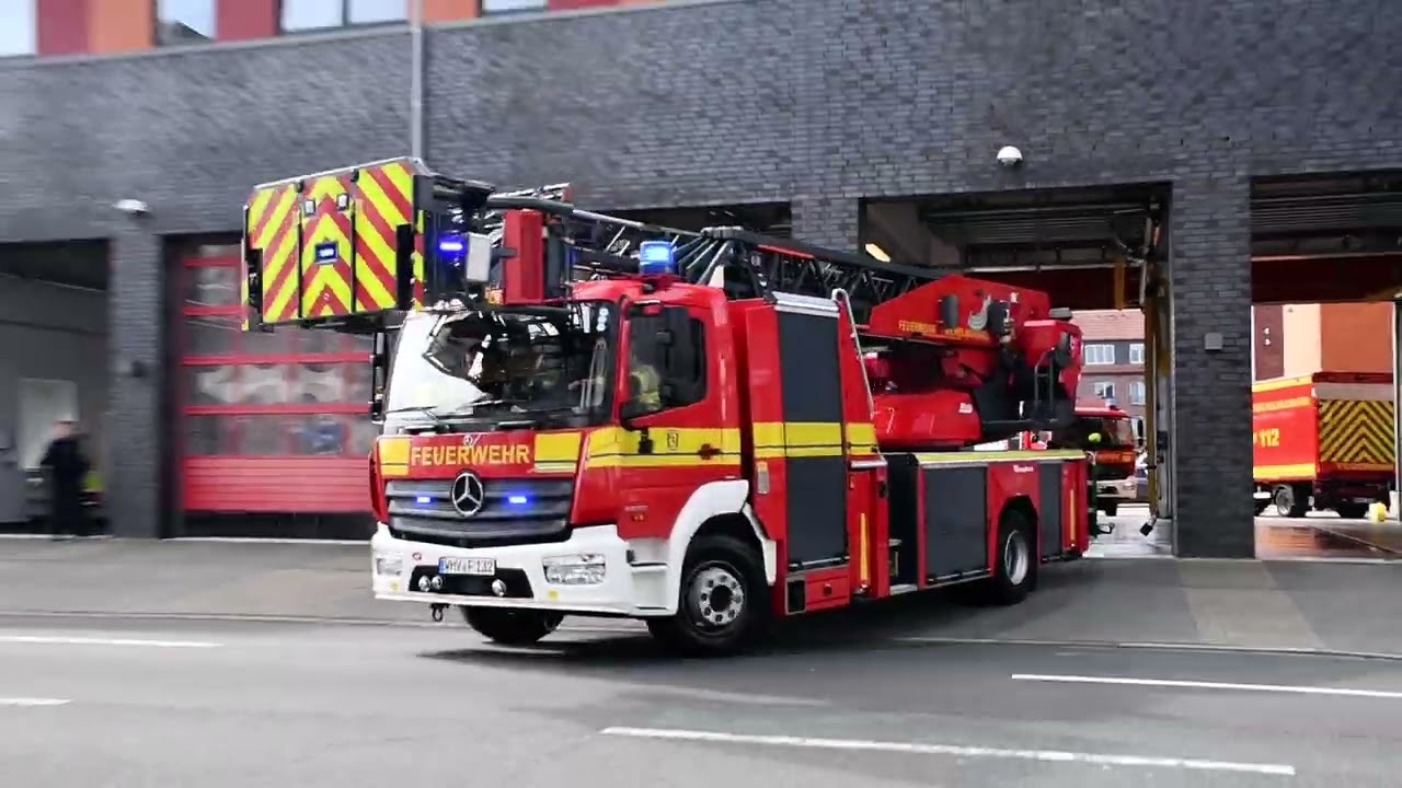 Feuer auf Balkon | Kurzzug der Feuerwehr Wilhelmshaven, Hauptwache