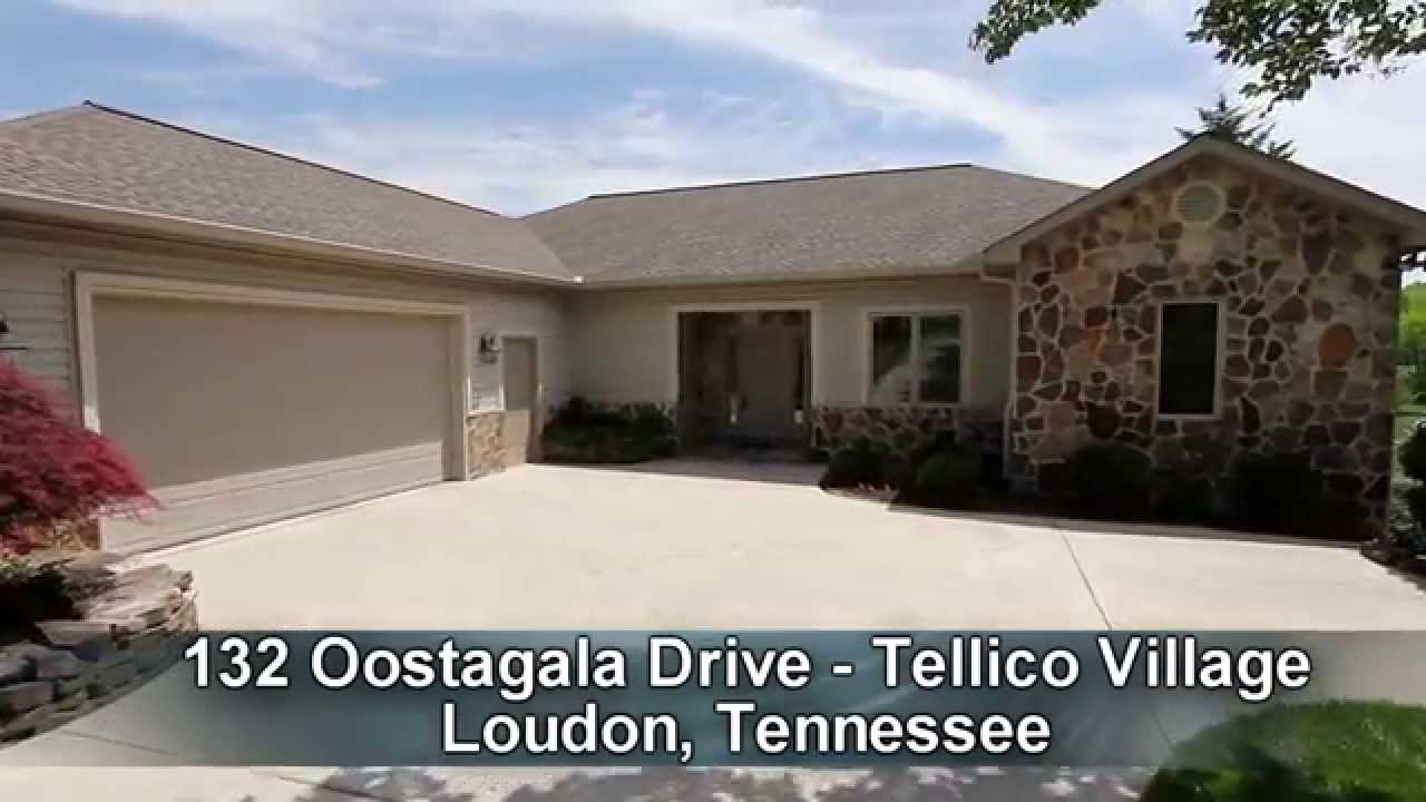 Tellico Lake lakefront beauty with boat lift