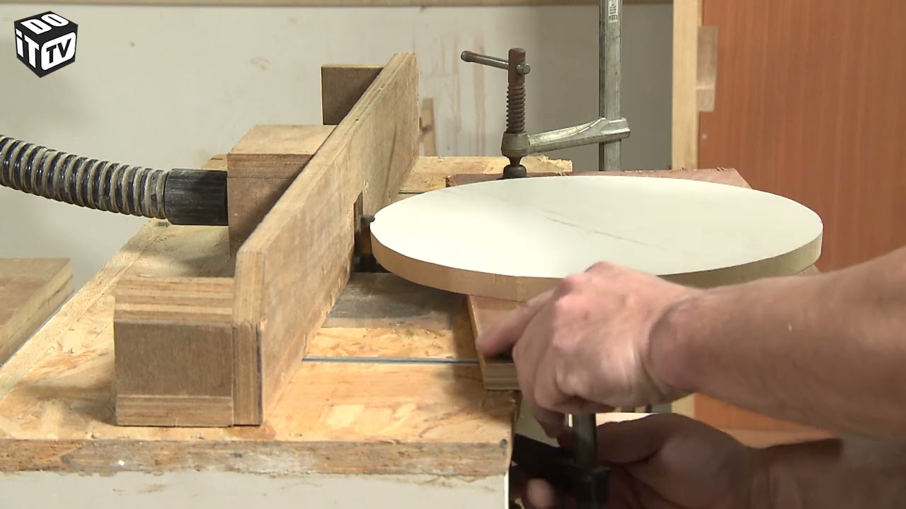 Découper des cercles parfaits dans le bois : 4 techniques | Table de nuit en cercles (Partie 1)