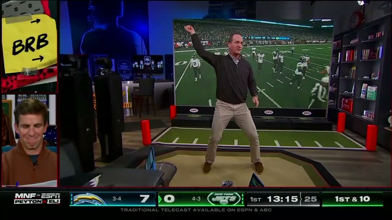 Peyton Manning's No Huddle Hand Signals are Wild | Monday Night Football with Peyton & Eli