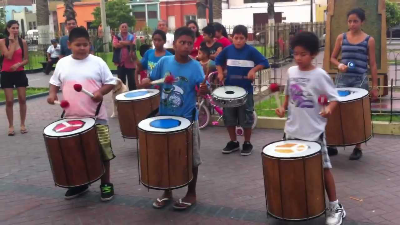 CHICHITAS PEOPLE, batucada de niños en Barranco.