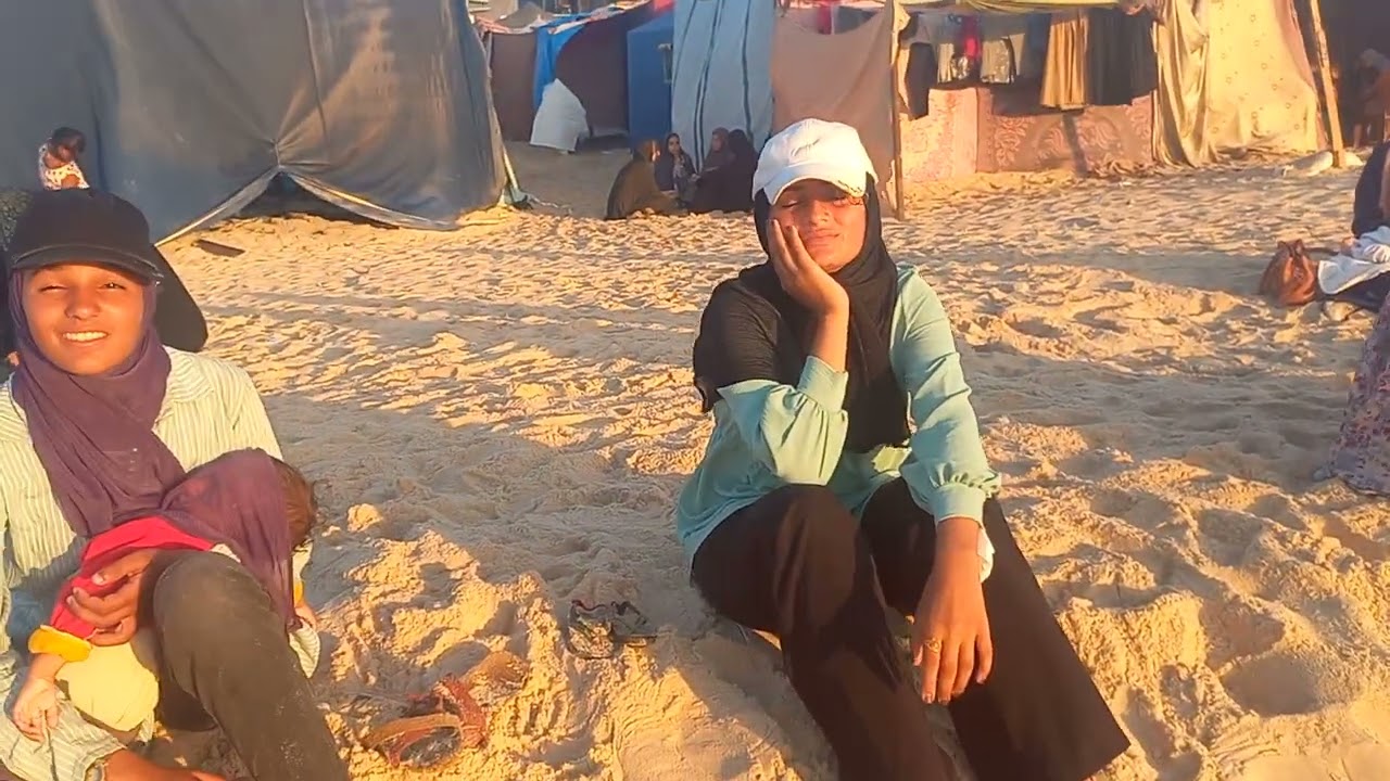 بحر غزة نعمة في نقمة الحرب يوميات النزوح في مواصي خان يونس