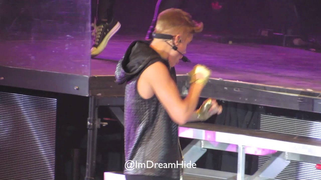 Justin Bieber - Out Of Town Girl - Believe Tour 10.04.13 Belgium Sportpaleis