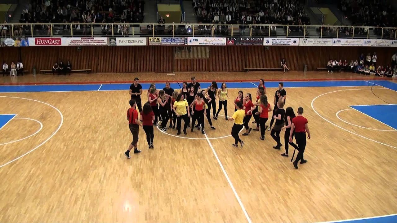 12. C osztály szalagavató tánca - PTE Babits Mihály Gyak. Gimn. és Szki.