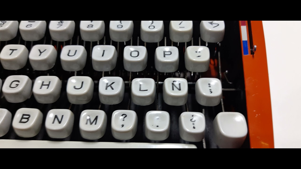 Máquina de escribir Hermes baby funcionamiento en estado óptimo.