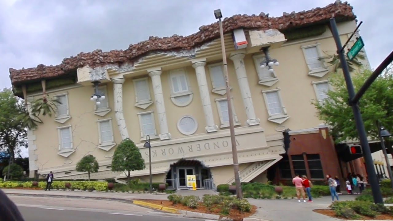Wonderworks Orlando - Upside Down Attraction / Laying on Bed of Nails