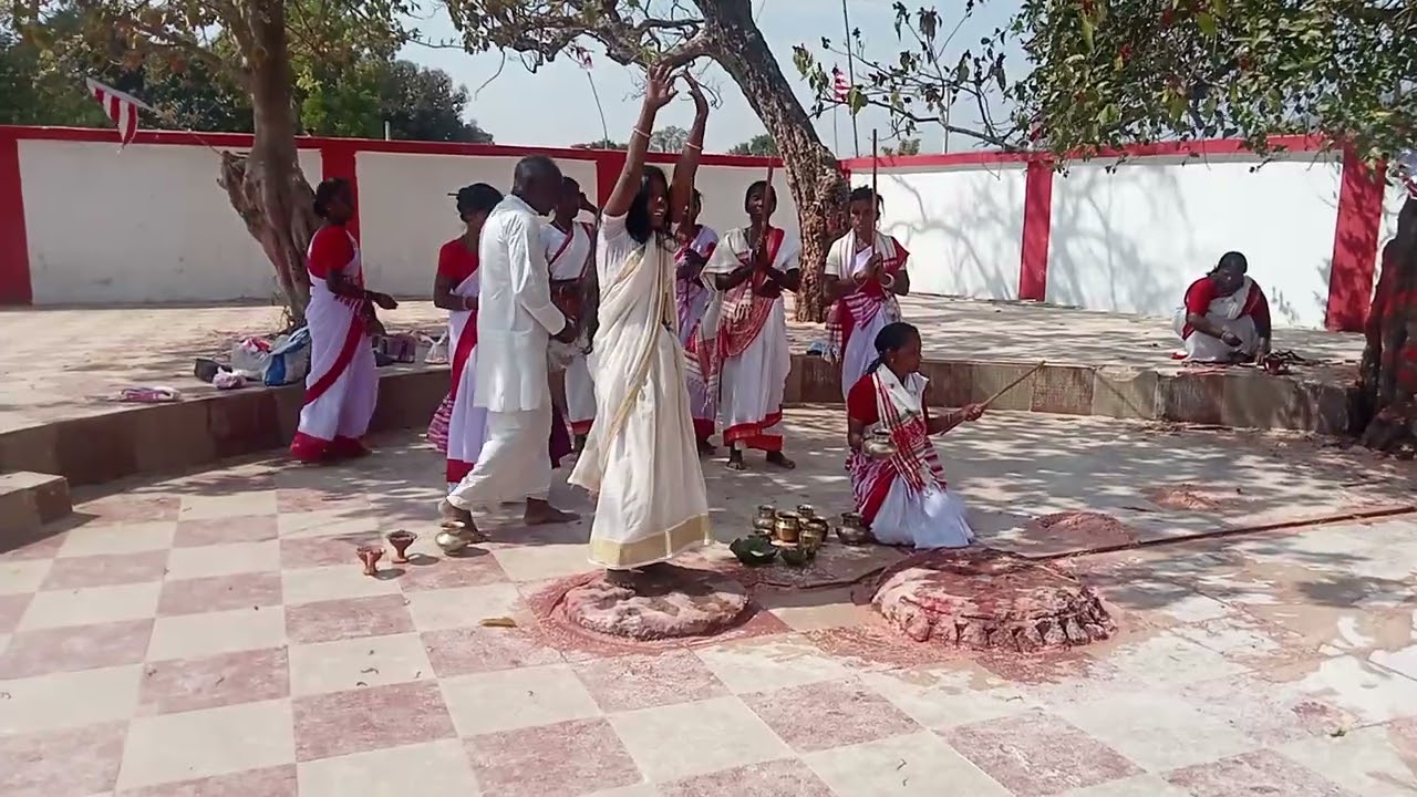 सरना मां की कृपा जब किसी पर होती है, तो देखिए कैसे सवारी आती हैं 