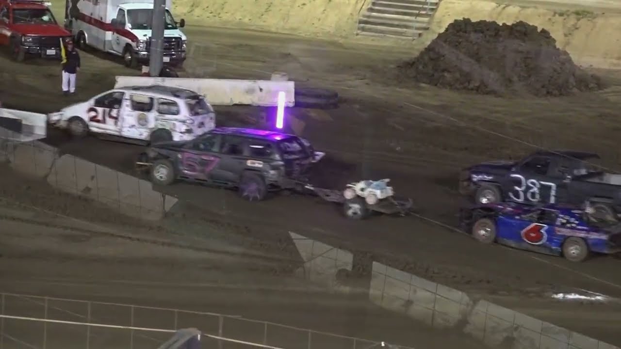 Perris Auto Speedway Figure 8 Trailer Race  2/2/:26