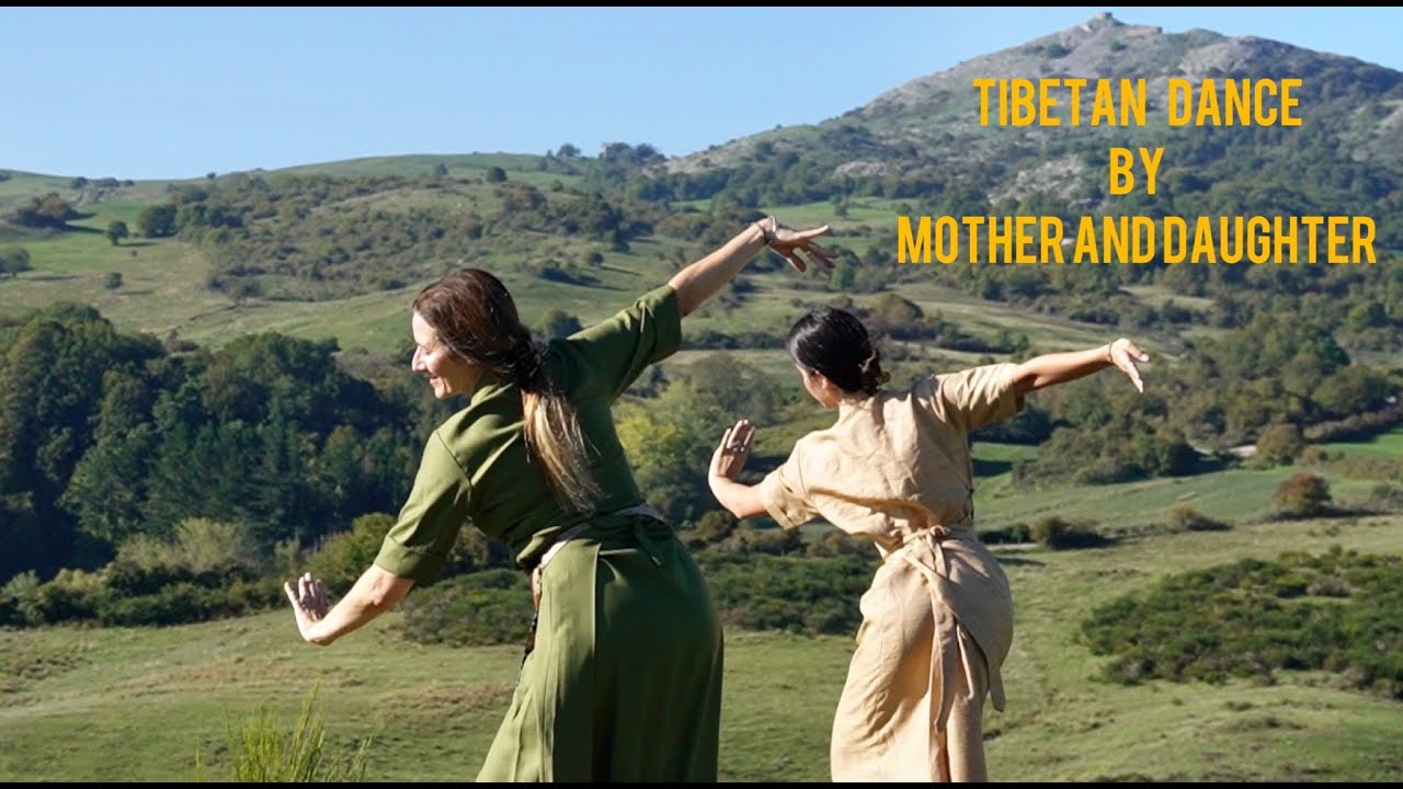 Mother and Daughter dancing to Tibetan Song ''KELWA SANGPO'' | སྐལ་བ་བཟང་པོ།| by ''JAMYANG'' [GY]