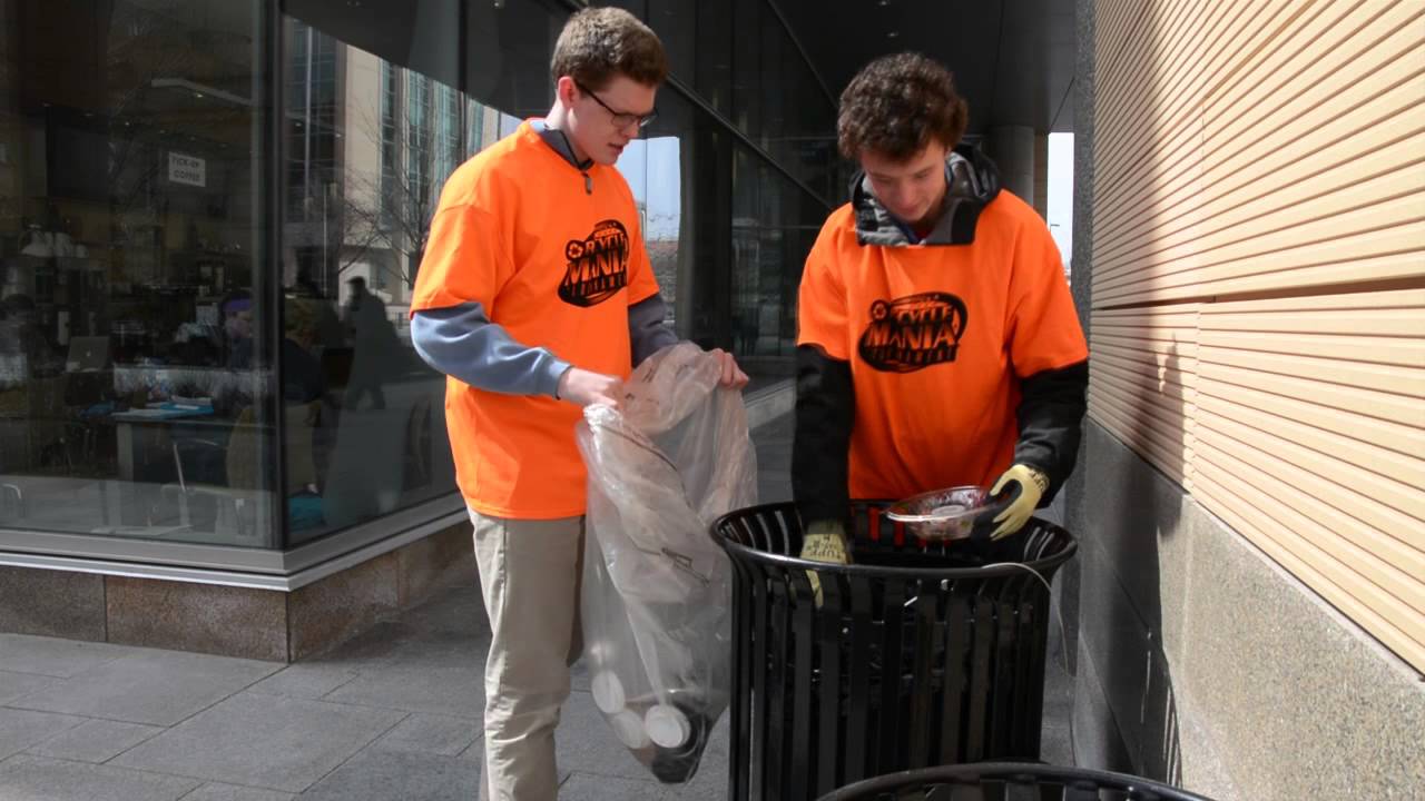 UW Students Pitch In to Clean Up Campus