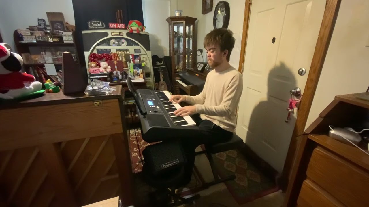 Playing standing on the promise, what a friend we have in Jesus and thou art worthy🎹⛪️