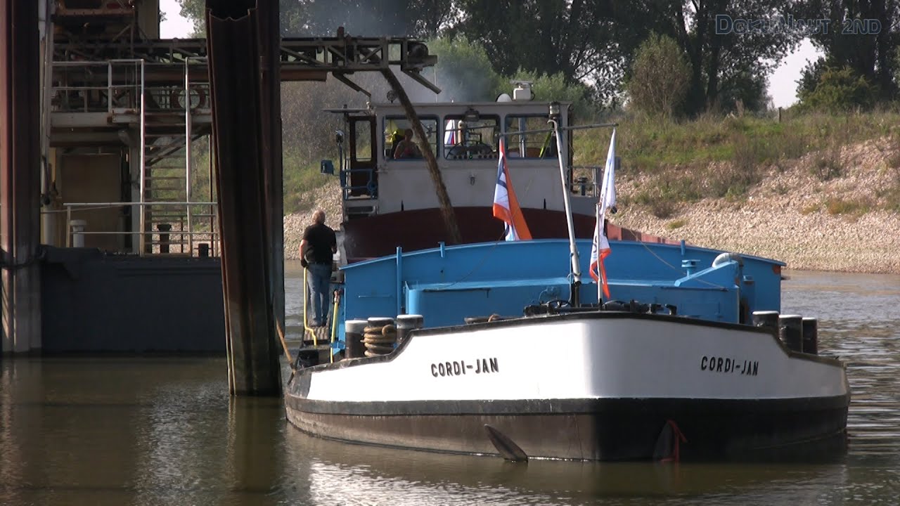 Sand- und Kiesverladung auf Rheinschiffe - Nähe Bislich (Holemans)