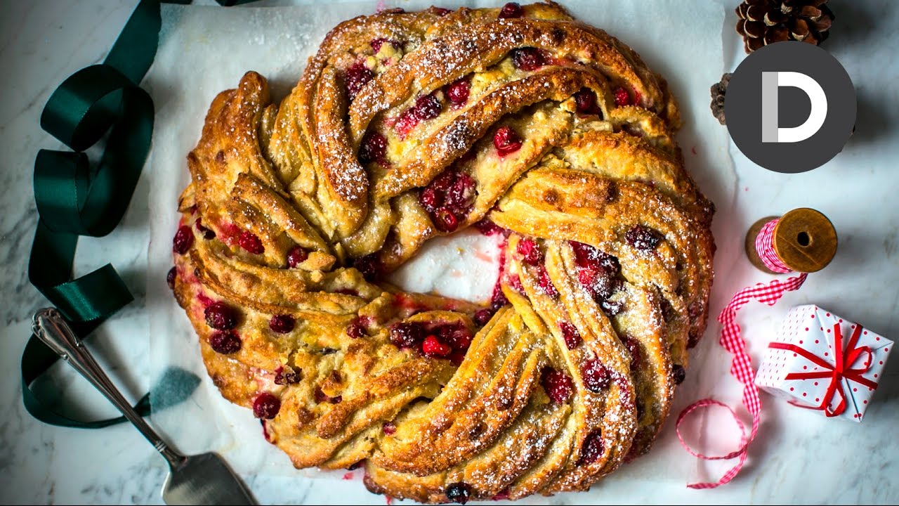 Edible Christmas Wreath- White Chocolate & Cranberry!