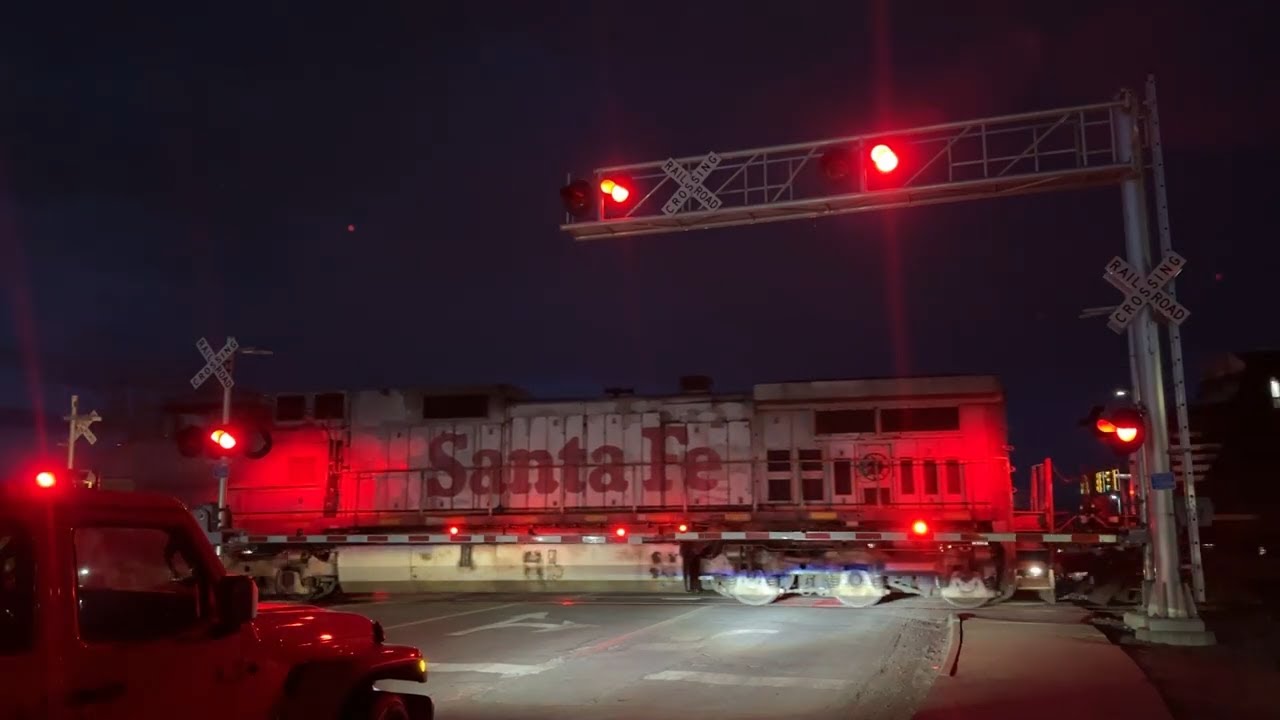Nickel Street Railroad Crossing, Broomfield, CO with an ATSF Warbonnet Lead!