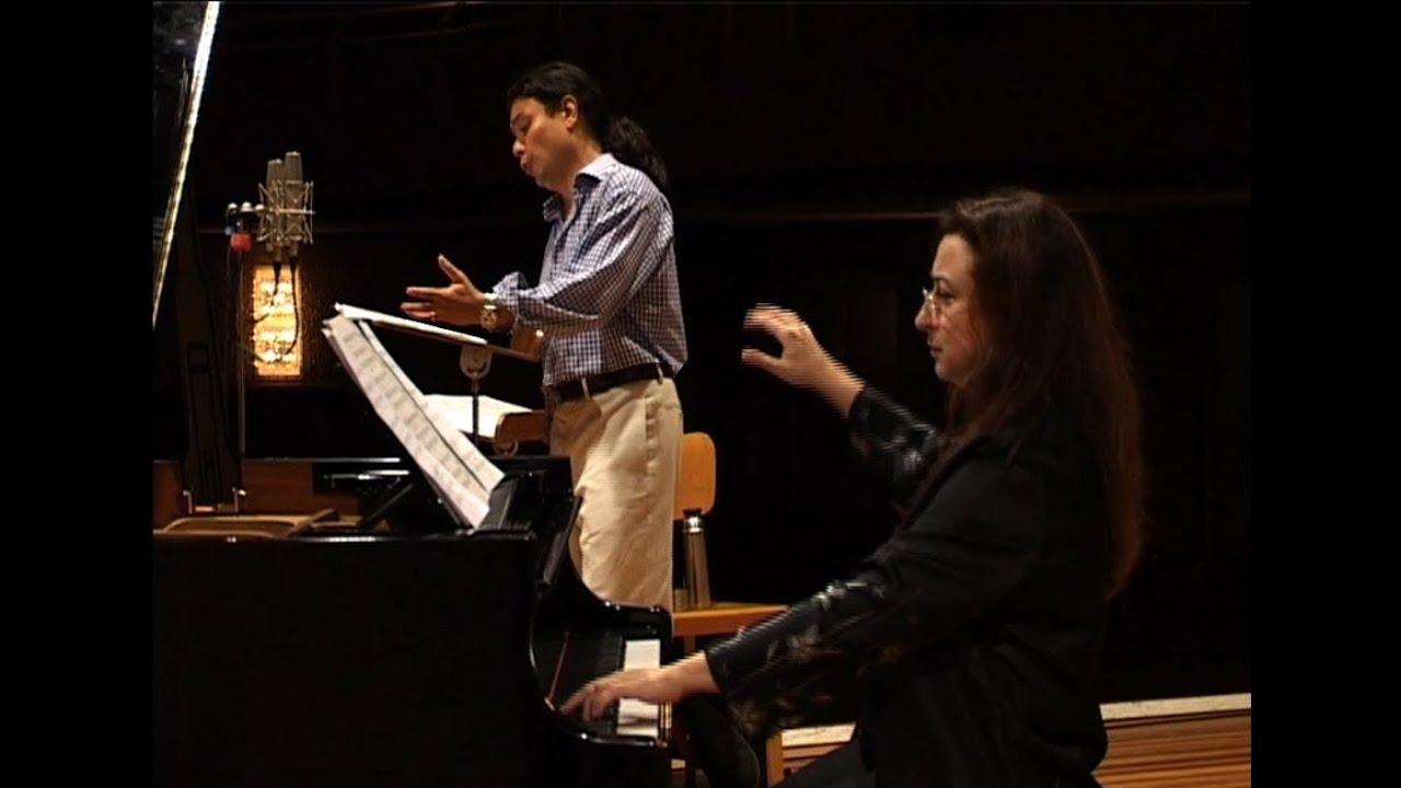 Steve Davislim & Simone Young perform Foggy Foggy Dew