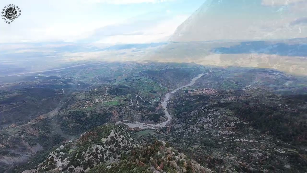 Γέφυρα που περνάει παραπόταμος Σπερχειού.Ενώνει χωριό Υπάτη με Καπνοχώρι και Ιερά Μονή Αγάθωνος