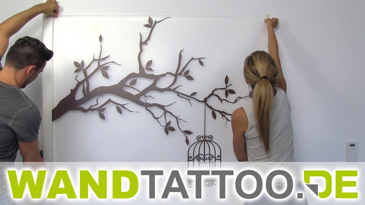 Wandtattoo Ast mit Vogelkäfig anbringen