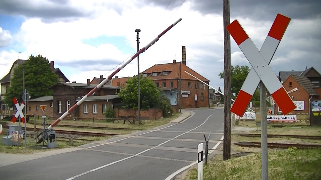 Spoorwegovergang Ganzlin (D) // Railroad crossing // Bahnübergang