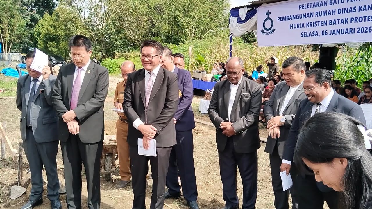 Pdt. Dr. Victor Tinambunan Terima 10 M untuk HKBP dari St. HW. HUTAHAEAN.