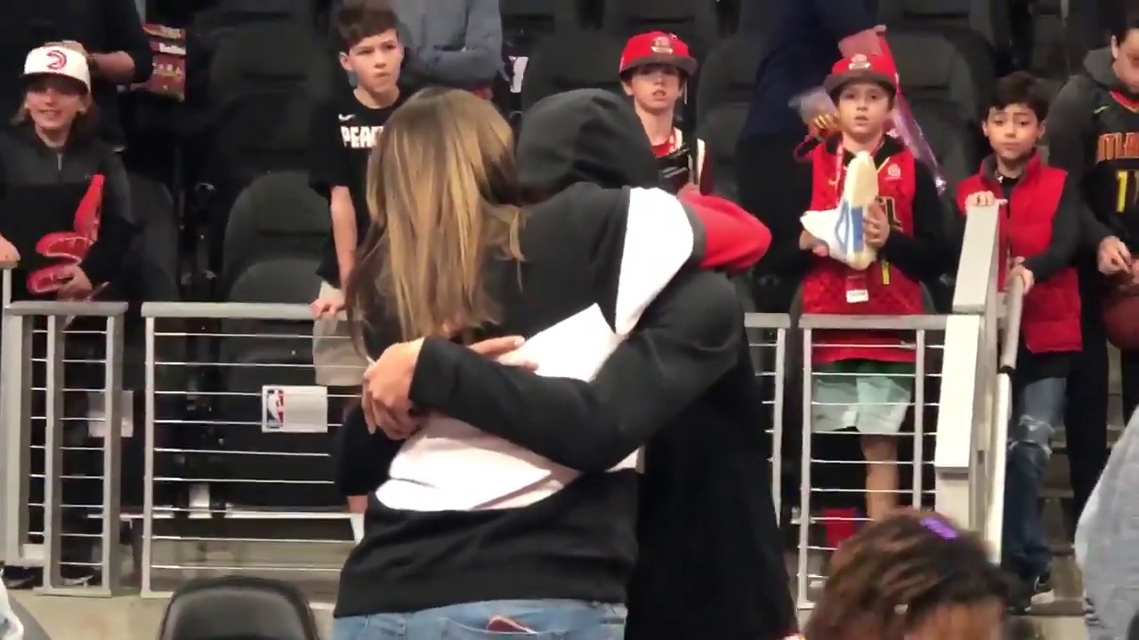 #RIPKobeBryant 2️⃣4️⃣🖤  An emotional Trae Young embracing his mother and wiping away tears