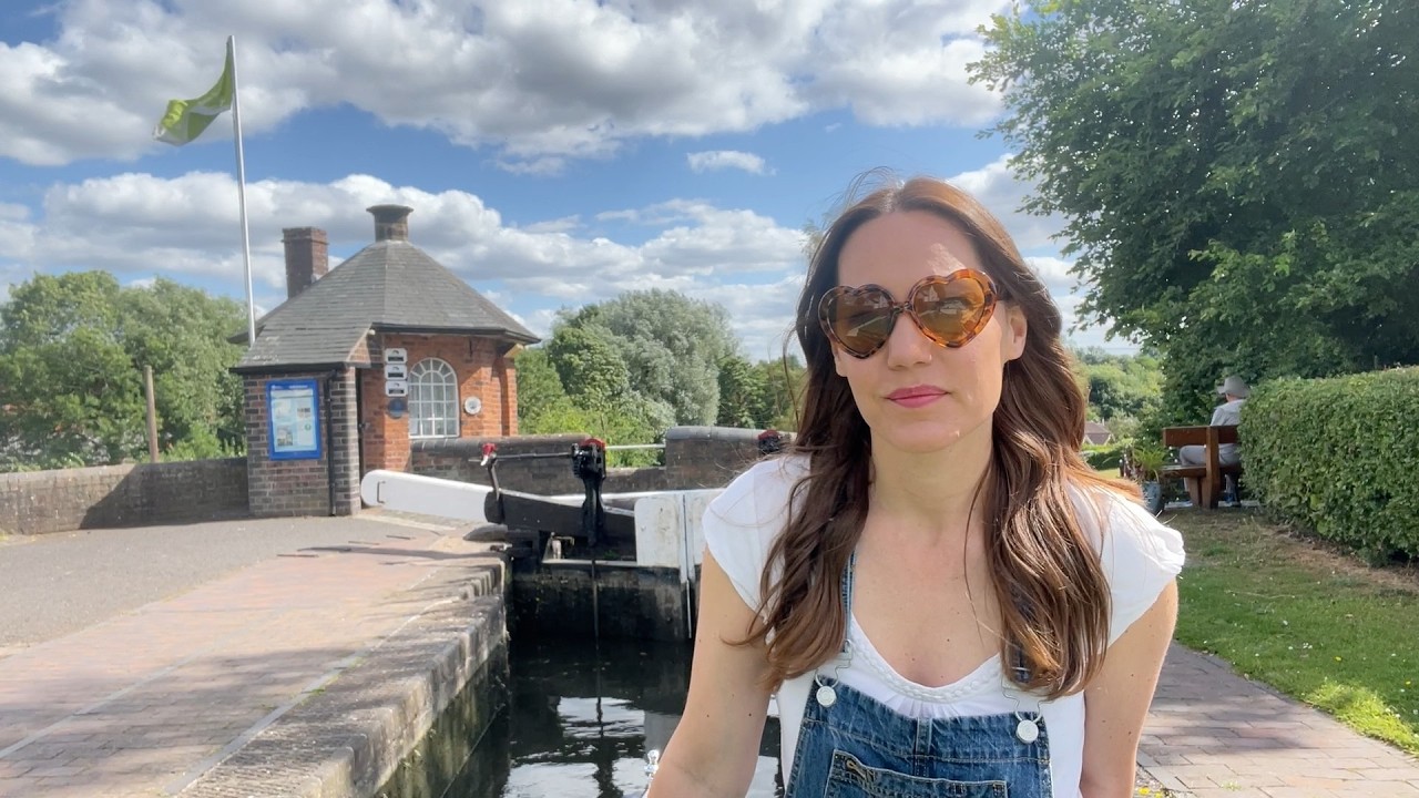 Why does England still have canals?