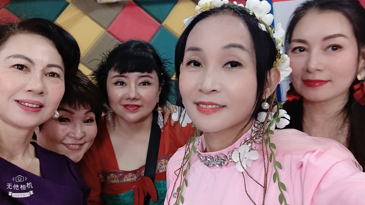 「小白兔唱歌频道」正在米英金曲之夜自助餐直播
