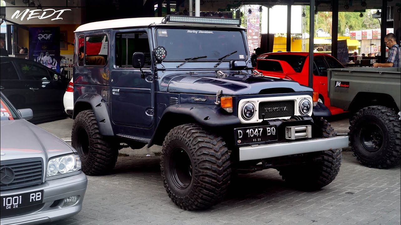 Toyota Land Cruiser FJ40 Hardtop.