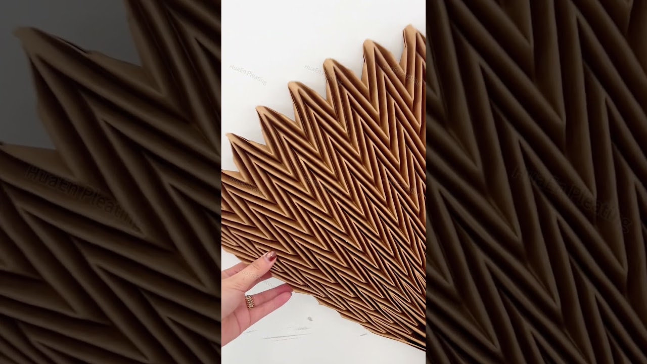 Cardboard pleating #chevronpleat #sunrayskirts #pleating #kumaşplisemakinesi #plissettatrici #plisse