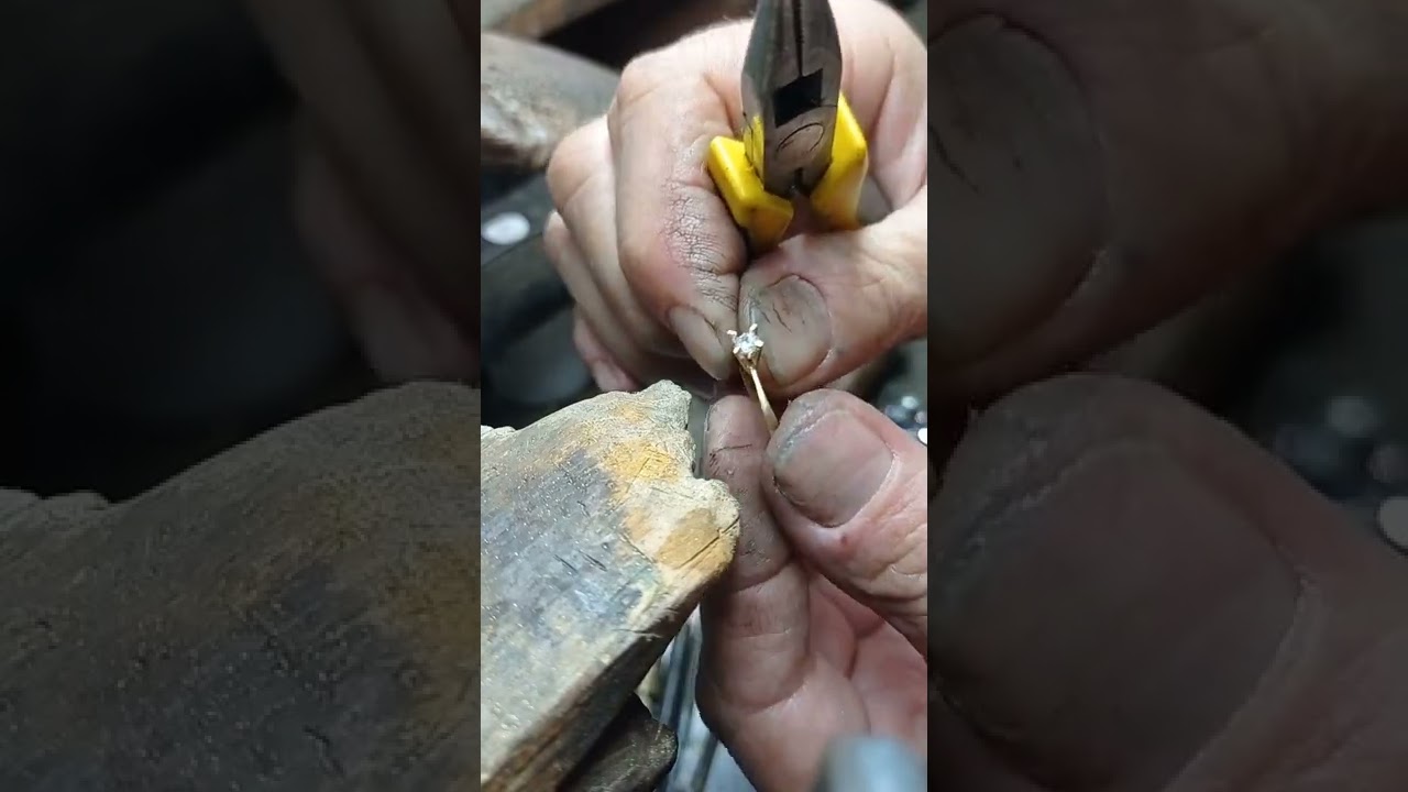 Cravação do Solitário da garra de ENCAIXE