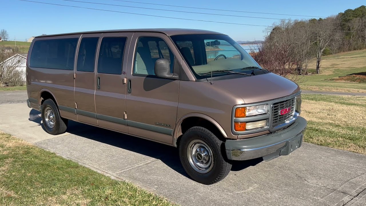 Walk around video of a 1998 GMC Savana 3500 15 passenger van 64,000 miles