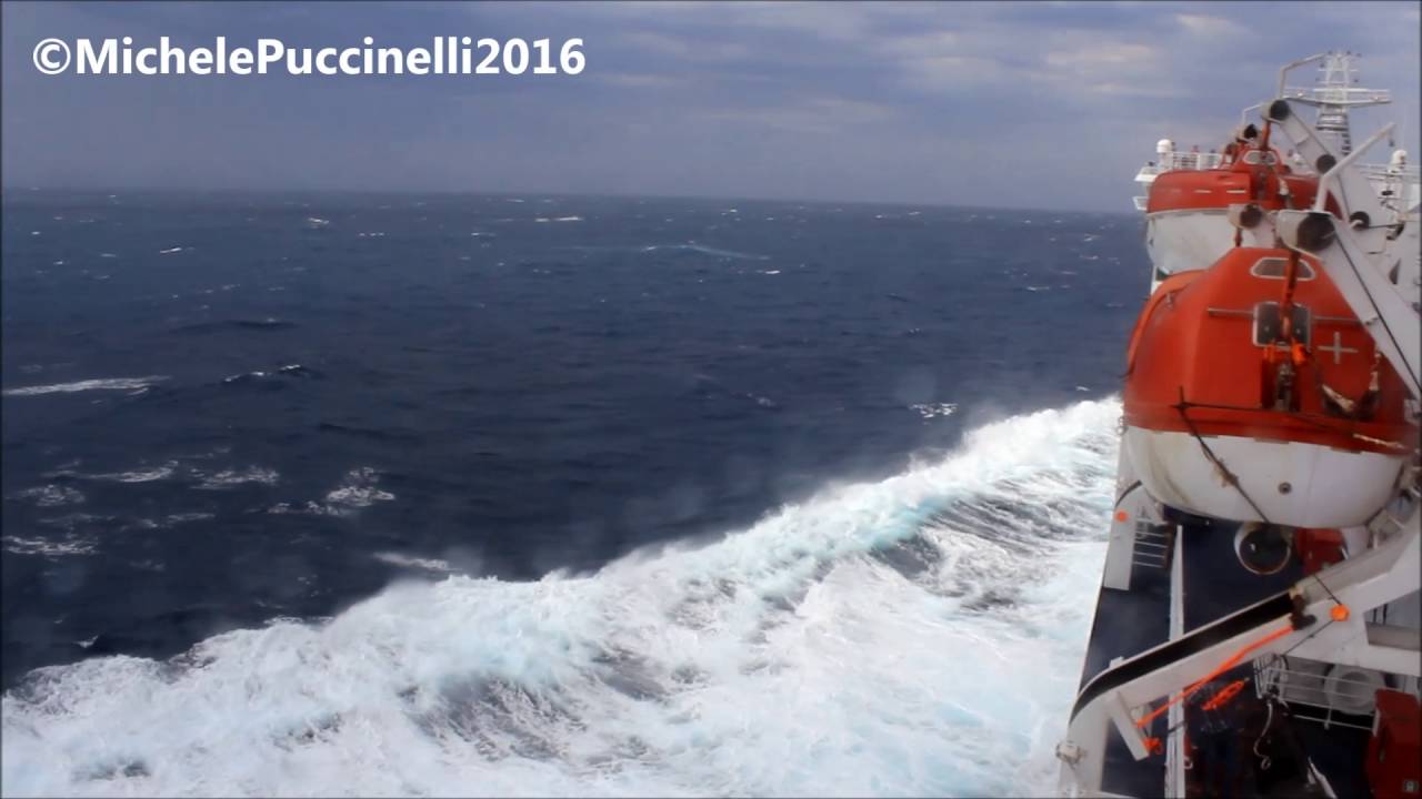 ZEUS PALACE (Grimaldi Lines) | Olbia - Livorno 13/7/2016 [rough sea]