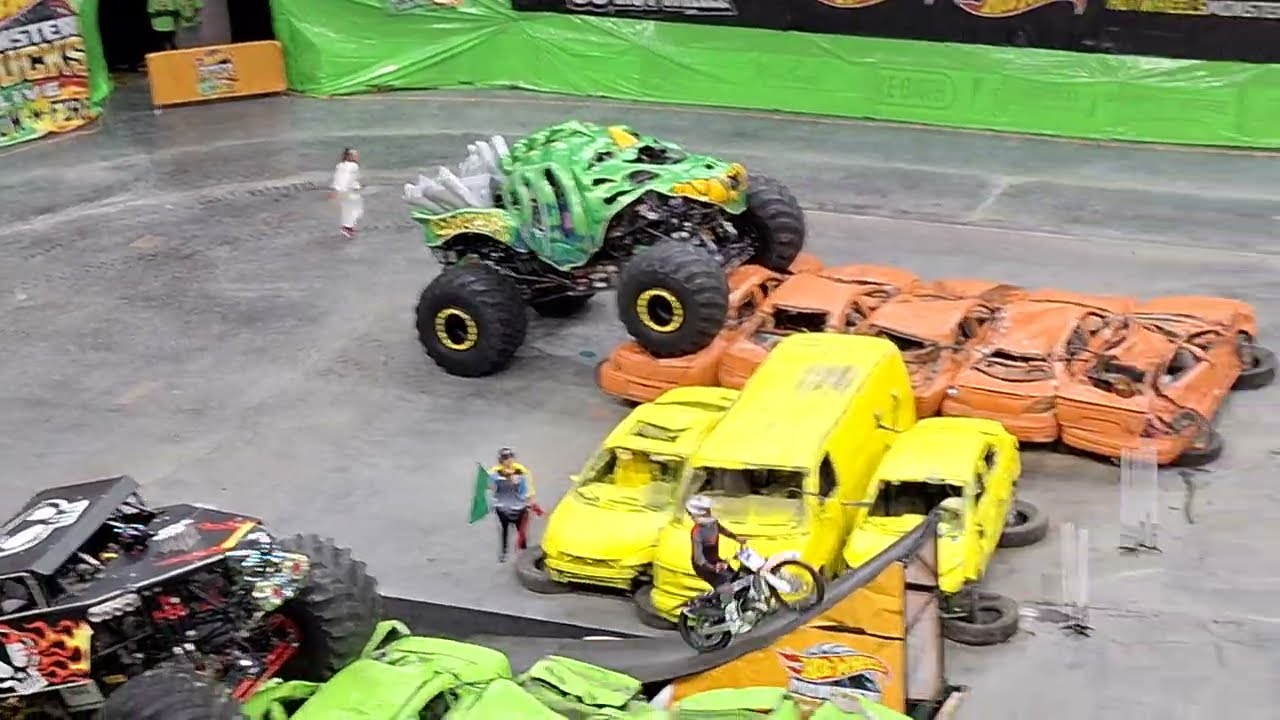 Hot Wheels Monster Trucks Live Glow N Fire FMX performance Pt. 2 1/2/26