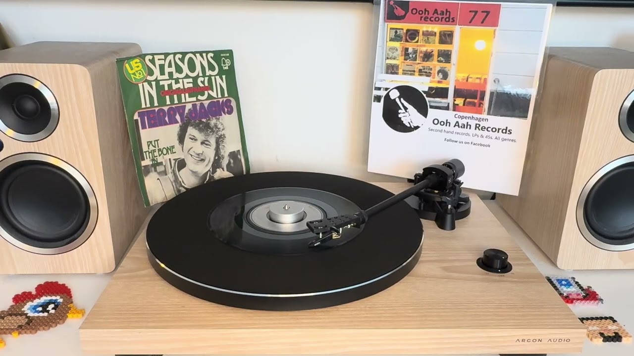 Terry Jacks - Seasons In the Sun.
