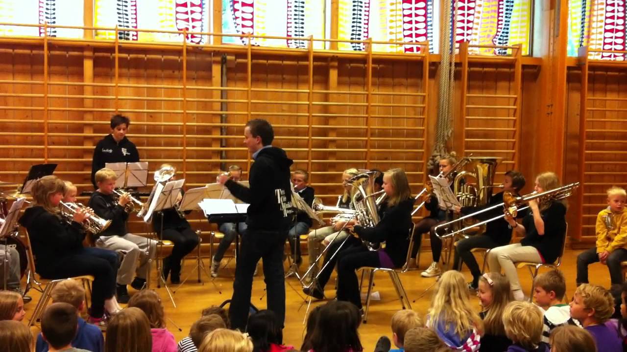Tertnes Skoles Musikkorps: Dyrene i Afrika [Stentoft, arr. Fjermestad]