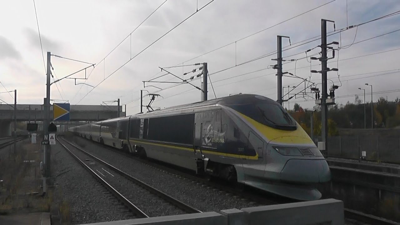 Trains at Ebbsfleet Int'l 27/10/16