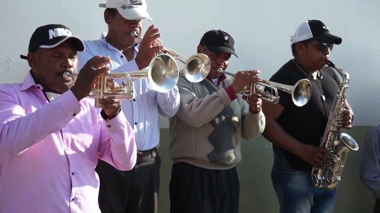 Banda de pueblo La Trackaloza de San Vicente de Pusir en San Rafael