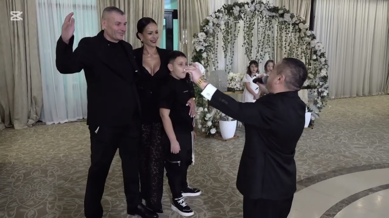 Adrian Minune-Ține-mă doamne în picioare că am familie mare....la ziua lui Flețu..........