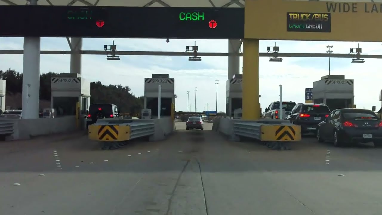 DFW Airport (International) Parkway southbound