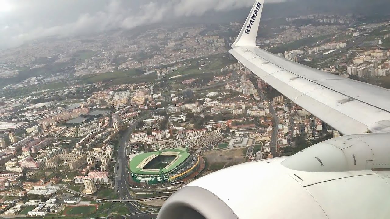 Ryanair Boeing 737-800 TAKEOFF at Lisbon Airport