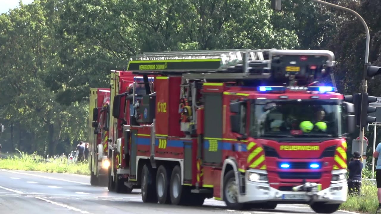 25 Einsatzfahrzeuge Werkfeuerwehr Chempark Leverkusen