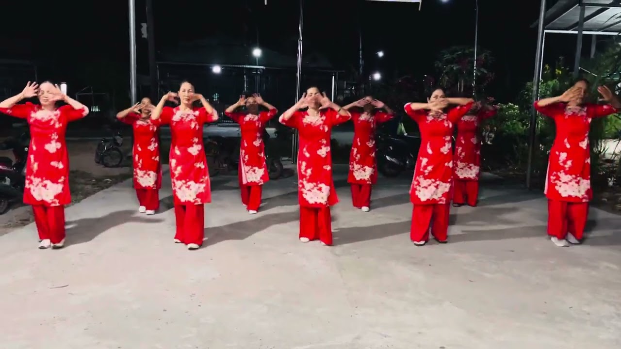Thì Thầm Mùa Xuân -nhảy dân vũ-Huyền Nguyễn 