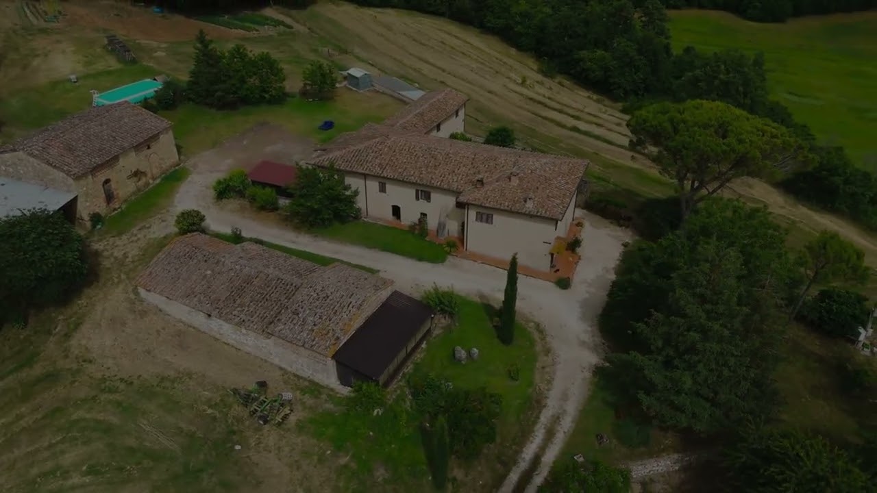 Splendido ex convento del 1600 a Siena (SI)